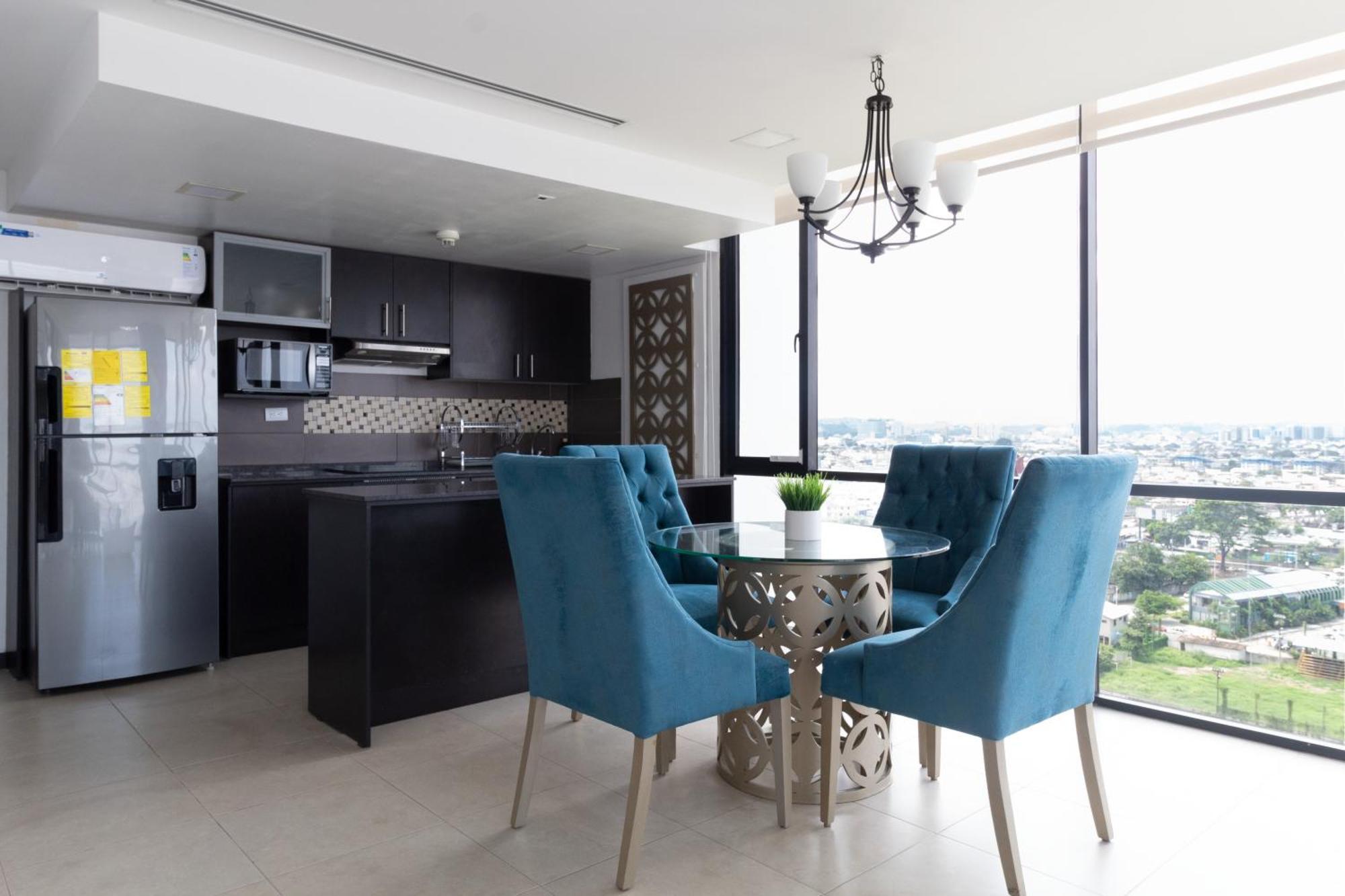 Puerto Santa Ana Luxury 公寓