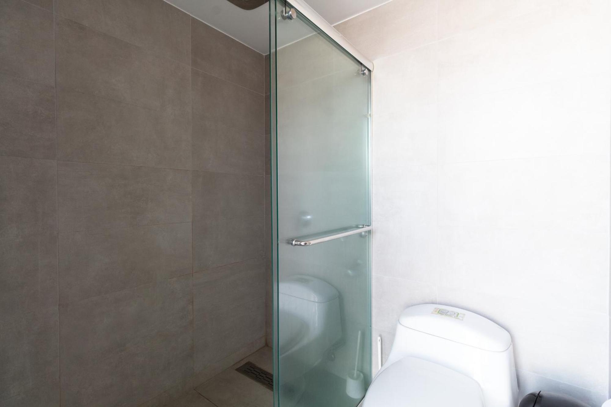 Puerto Santa Ana Luxury 公寓